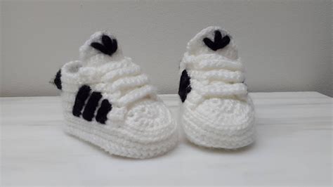 kleine adidas schoentjes haken|Baby sneakers .